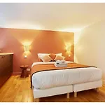 Apartment Le Marais Place Des Vosges By Studio Prestige