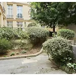 Apartment Le Marais Place Des Vosges By Studio Prestige